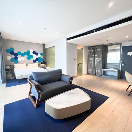 Готель Ibis Styles Batam Наґойя Екстер'єр фото